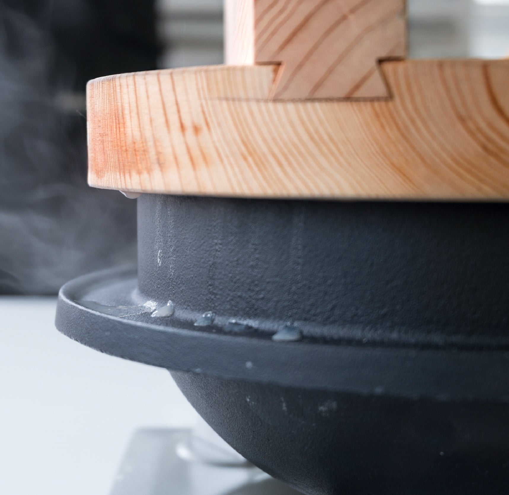 KAMA-ASA’s Cast Iron Rice Cooking Pot